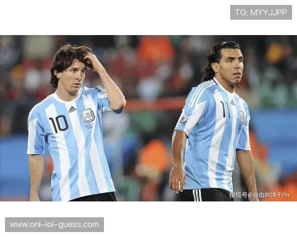 足球球星无奈吃不起饼干视频引发热议网友调侃他也有烦恼