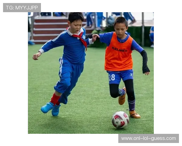 身高优势助力场上表现 踢足球的高个子球星们谁更出色